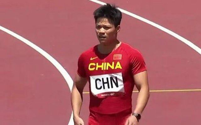 美女脱得精光